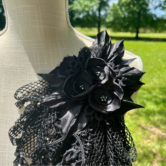 Classy Black Scrappy Flower Pin - Picture 2 of 2